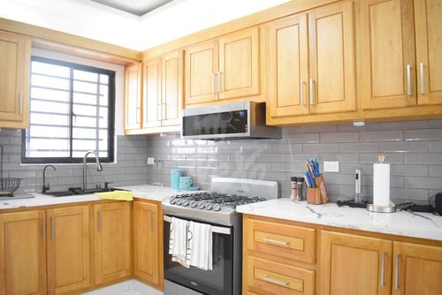 Venta Moderna Casa Con Patio En Santiago (hfc-235)