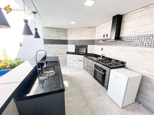 Imagem 5 de 10 de Sobrado De Alto Padrão Com 03 Suítes ( Sendo A Principal Com Closet ), Sala Ampla Dois Ambientes, Lareira, Sacada, Cozinha Americana, 04 Vagas - So0114