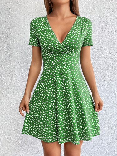 Vestido Corto Informal Con Cuello En V Y Estampado Floral