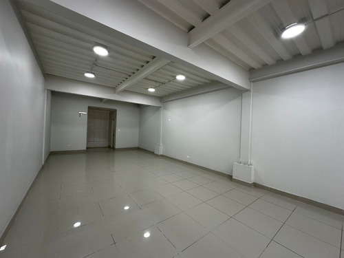 Local 2 Niveles, Manuel Montt 1095, 250m2 4 Baños, Nuevo