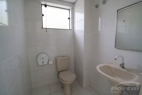 Sala Comercial No Bairro Ponta Aguda, Com Aproximadamente 61 M² Contendo 1 Banheiro E 1 Vaga De Garagem. - 3572264l