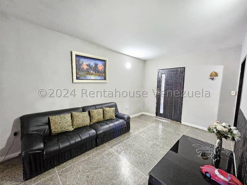  Casa En Venta En Residencias Coromoto En Maracay Zp24-20474
