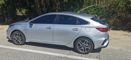 Imagen 2 de 8 de Kia Forte 2.0 Hb Gt At Doble Embrague 2019