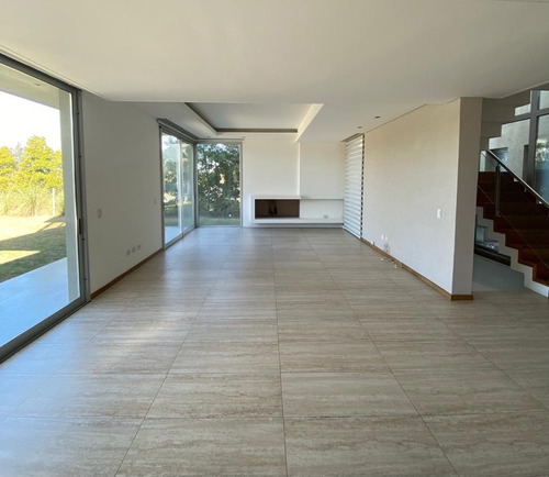 Sin Comision. Urgente!!! Escucho Oferta Razonable. Con Renta. Inmobiliarias Abstenerse.
