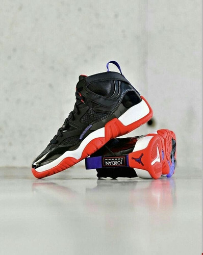 Tenis Jordan Two Trey Raptors #25