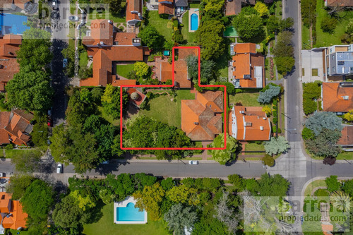 Exclusivo Chalet En Los Troncos: 4 Dormitorios Con Terreno Único