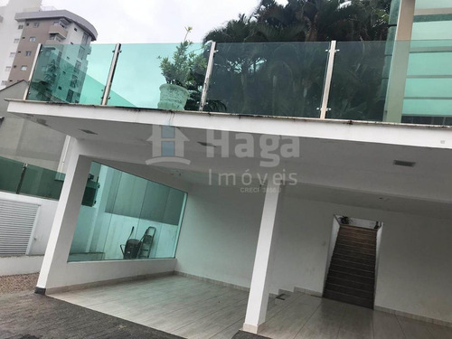Imagem 5 de 30 de Casa À Venda No Centro Em Brusque/sc - 1300