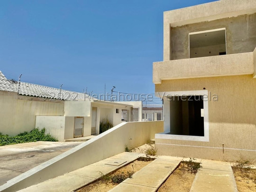 Imagen 2 de 9 de Townhouse En Construcción En Venta Ubicado En Punto Fijo