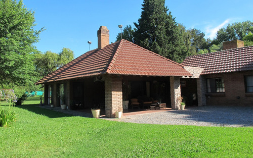Excelente Casaquinta En Una Planta - En Venta