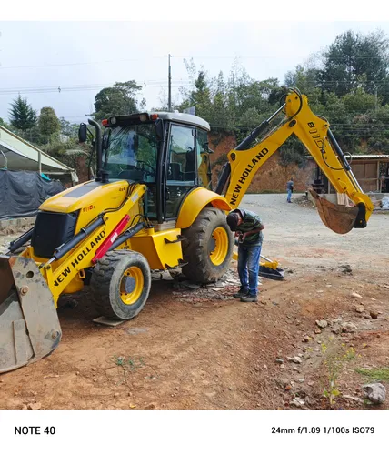Retroexcavadora New Holland B110b Cabinada Con 4500 Horas