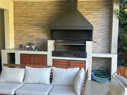 Casa En Venta De 4 Dorm+ Estar + Piscina En Chamiser