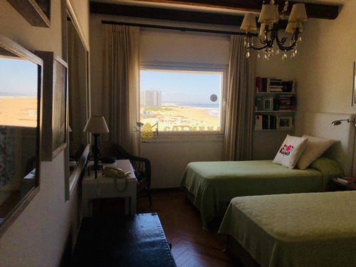 Apartamento En Alquiler En La Peninsula, De 2 Dormitorios, 2 Baños, Cocina Integrada, Living-comedor.-ref:2273