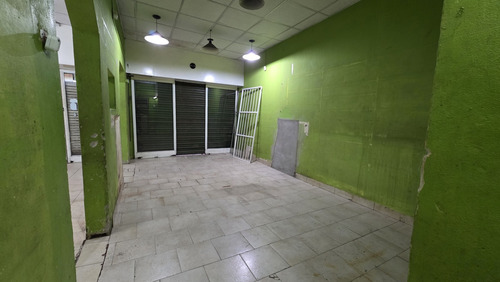 Local Comercial Con Doble Vidriera Y Deposito