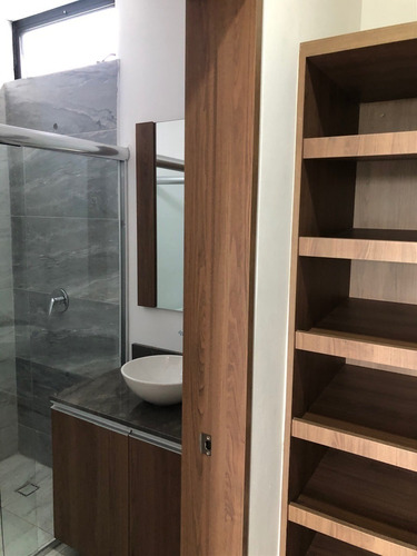 Hermosa Residencia En Venta En Solares