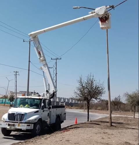 Imagen 9 de 9 de Grua Altec Canastill