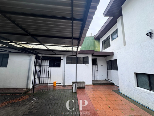 Amplia Casa Comercial En El Centro De Concepción