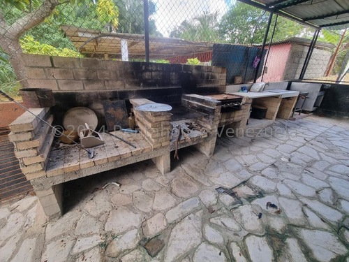 Carlos Colmenarez Vende Granja Amoblada Con Casa Principal De 4hab,3bñ,estacionamiento Multiple,casa De Encargado,deposito,a/a Entodas Las Hab,cocinas Dentro Y Fuera Con Parrillera A Gas Corrales,gall