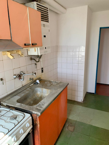 Departamento A Reciclar 2 Dormitorios En Venta Castro Barros
