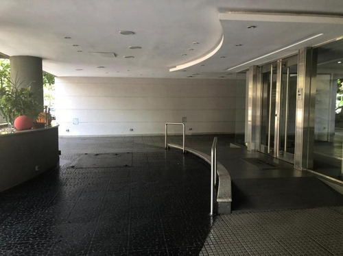 Venta De 4 Ambientes Con Cochera En Caballito. Vista A Pulmón De Manzana