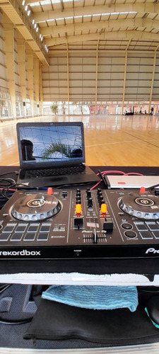 Servicio De Dj Sonido + Iluminación Pantalla Y Proyector