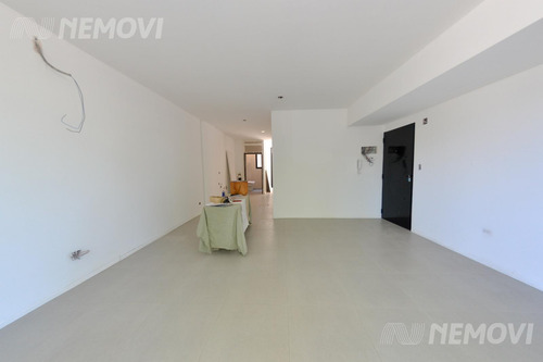 Venta Local Con Patio Parque Saavedra