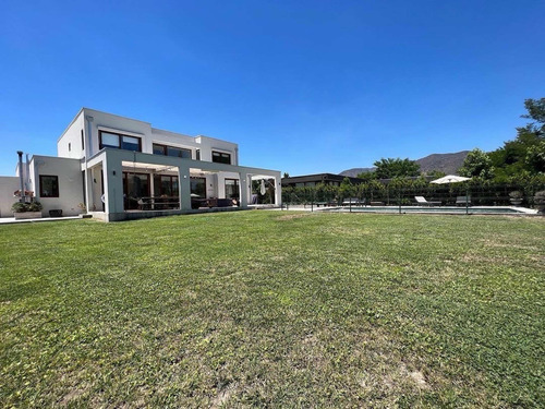 Se Vende Espectacular Casa En Club De Golf Los Lirios