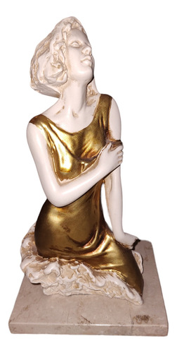 Escultura Mujer Con Vestido 35 Cm De Altura.