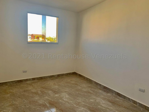 Imagen 9 de 11 de En Venta Hermoso Townhouse Ubicado En La Puerta Maraven