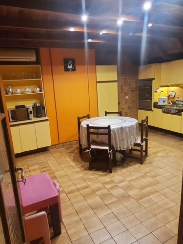 Imagen 5 de 13 de Dueño Vende Departamento Semipiso De Epoca. Listo Para Vivir