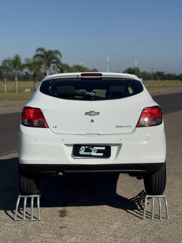 Chevrolet Onix ONIX HATCH LTZ 1.4 8V FlexPower 5p Mec.