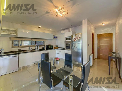 Imagen 19 de 22 de Casa - Miraflores (funes Hills)