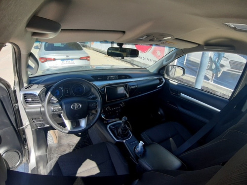 Toyota Hilux 4x4 Srv 2.8