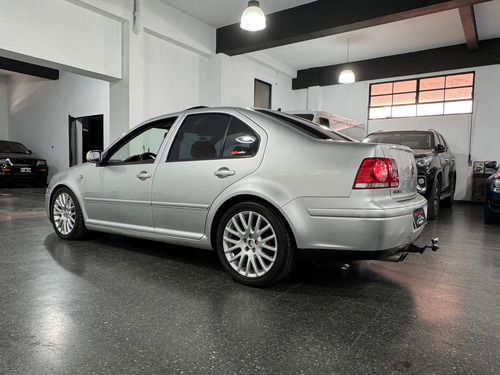 Volkswagen Bora 1.8 Highline T 180cv Cuero