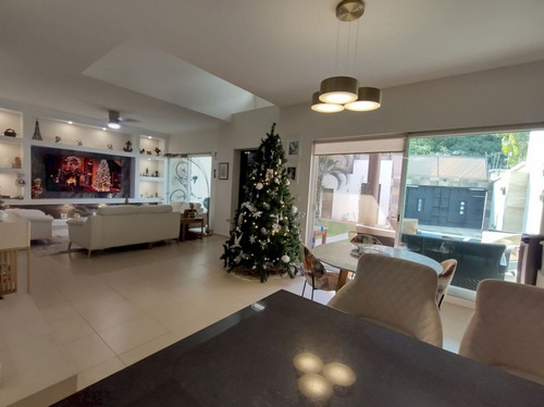 Casa Estilo Contemporáneo En Lomas De Cuernavaca.