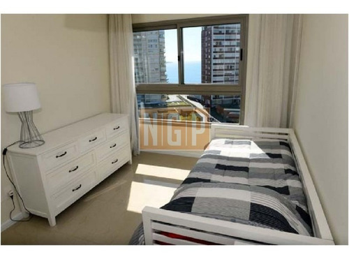 Apartamento En Brava, 3 Dormitorios -ref:15996