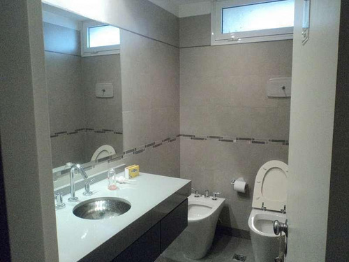 Oficinas De 370 M2 Con Renta, Excelente Estado, Recoleta, Frente A Pza Vicente López.