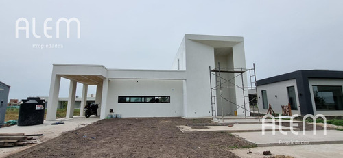 Casa A Estrenar En Venta En La Magdalena, Canning