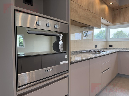 Venta De Casa 5 Ambientes En Everlinks, Lujan, Con Pileta Apta Crédito