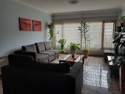 Venta Casa 5 Ambientes Con Parque- Barrio Caisamar