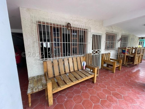 Imagen 21 de 30 de Casa En Venta Fundalara Este Barquisimeto, Calle Cerrada, Cerco Electrico, Amplio Estacionamiento, Servicio De Agua Constante, Info. 0424-5337900, Nds 02/06