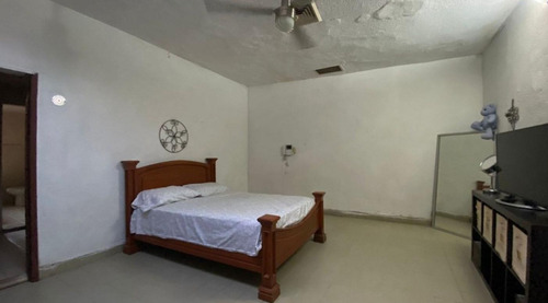 Venta De Casa Con Un Terreno Grande Con Estilo Colonial En Itzimna, Mérida