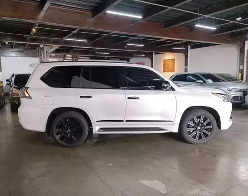 Lexus LX 5.7 570