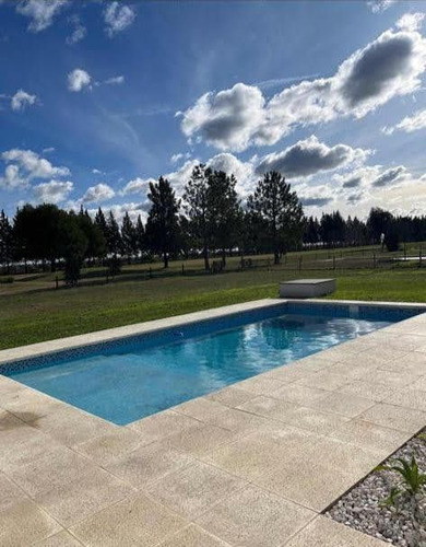 Casa En Venta De 3 Dormitorios C/ Cochera En Fincas De San Vicente Golf