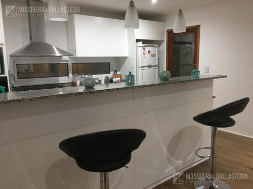 Imagen 3 de 28 de Casa De Dos Plantas Y Mucha Luz En San Eduardo - Posibilidad De Financiación
