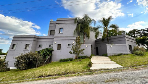 Casa Categoría Premium De 4 Dormitorios En Venta En Country La Arboleda