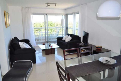 Apartamento En Venta De 2 Dormitorios En Playa Brava