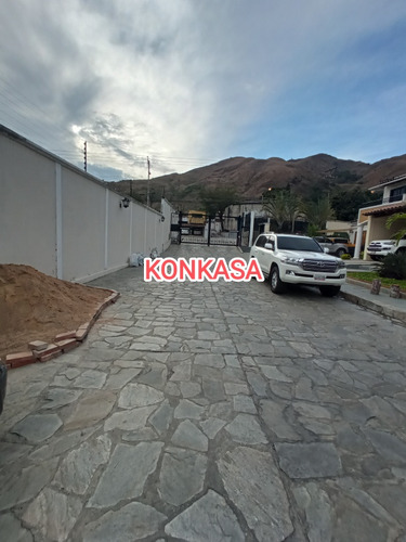 Konkasa Vende Town House Vía El Castaño. Maracay