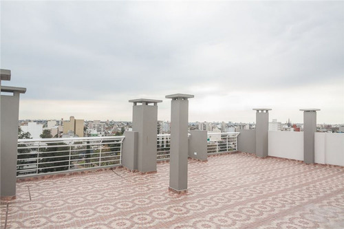 Venta 2 Ambientes Con Amplio Patio. Bajas Expensas