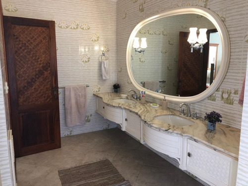 Casa En Venta De 5 Dormitorios En Lugano