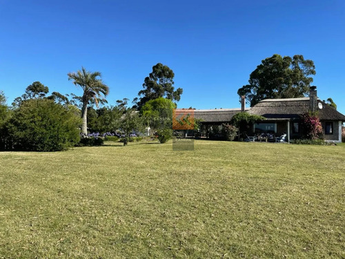 Campo De 95 Has. Ubicado A Tan Solo 15 De La Playa De José Ignacio Y A 40 De Punta Del Este